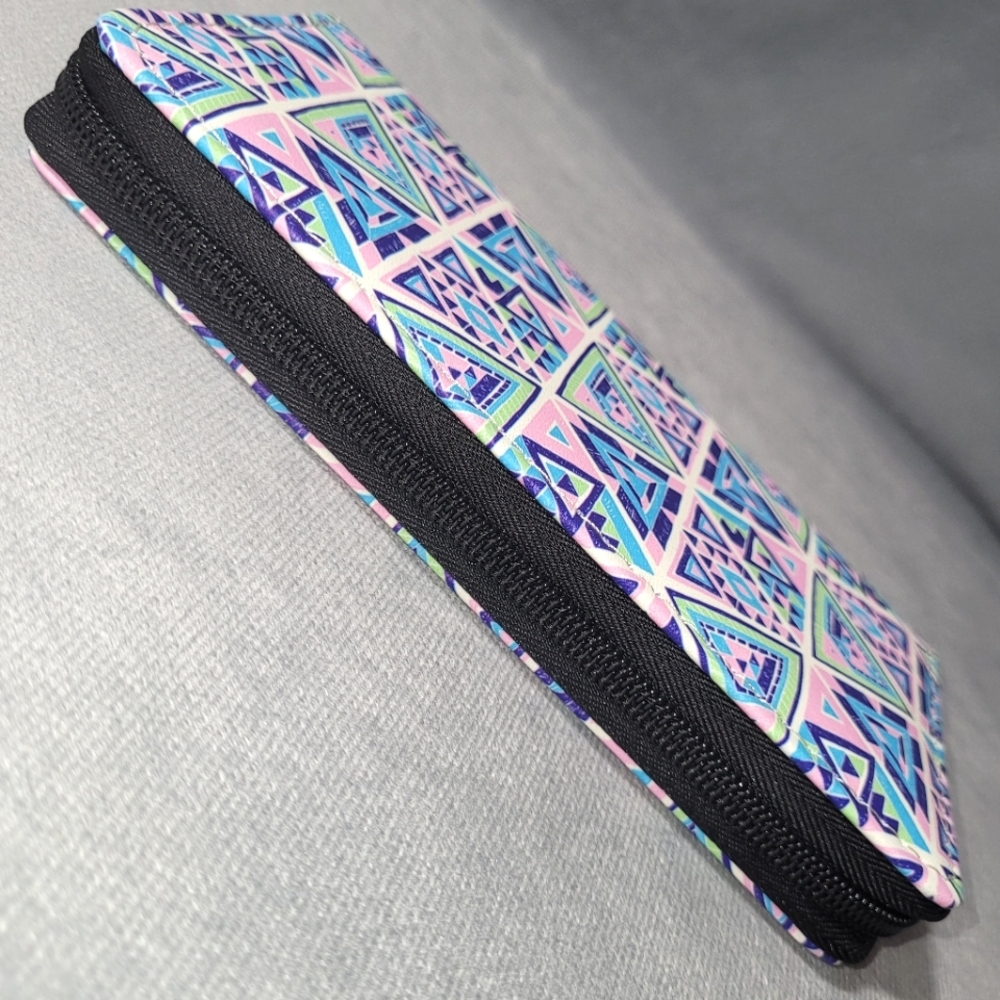 Geometric Patterned Zip-Around Wallet - Picture 4 of 16